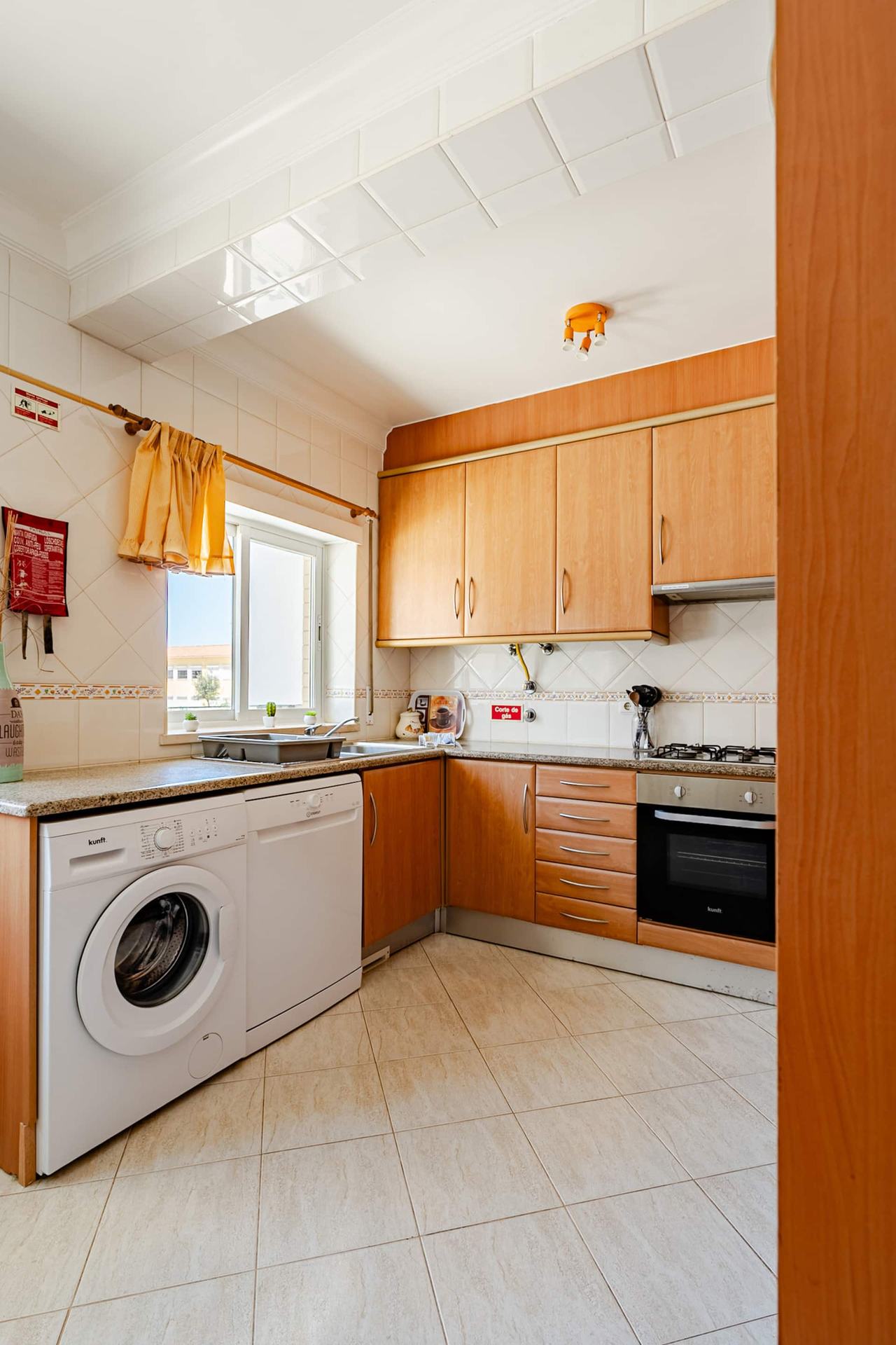 Apartamento Bay em Peniche — cozinha equipada
