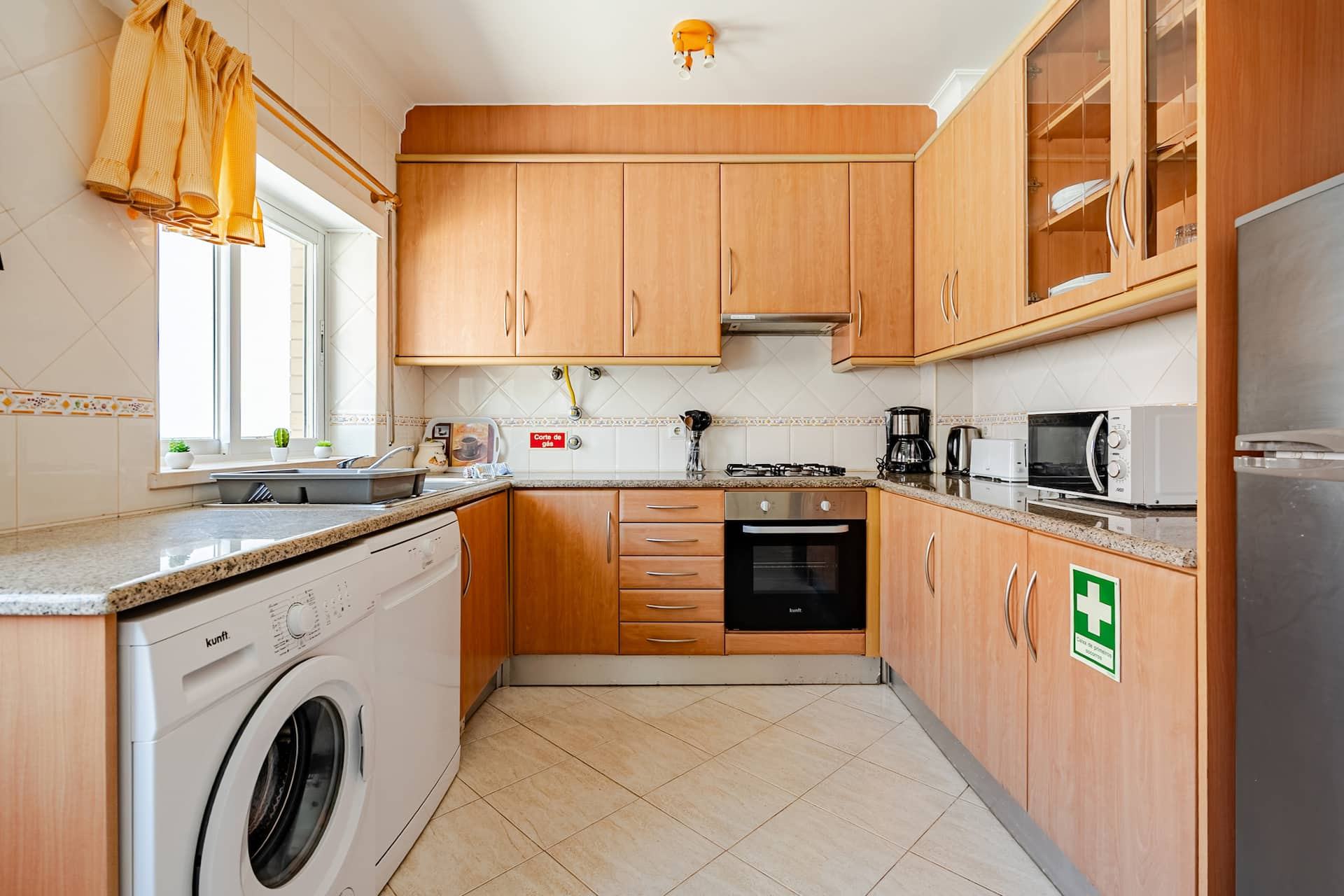Apartamento Bay em Peniche — cozinha equipada