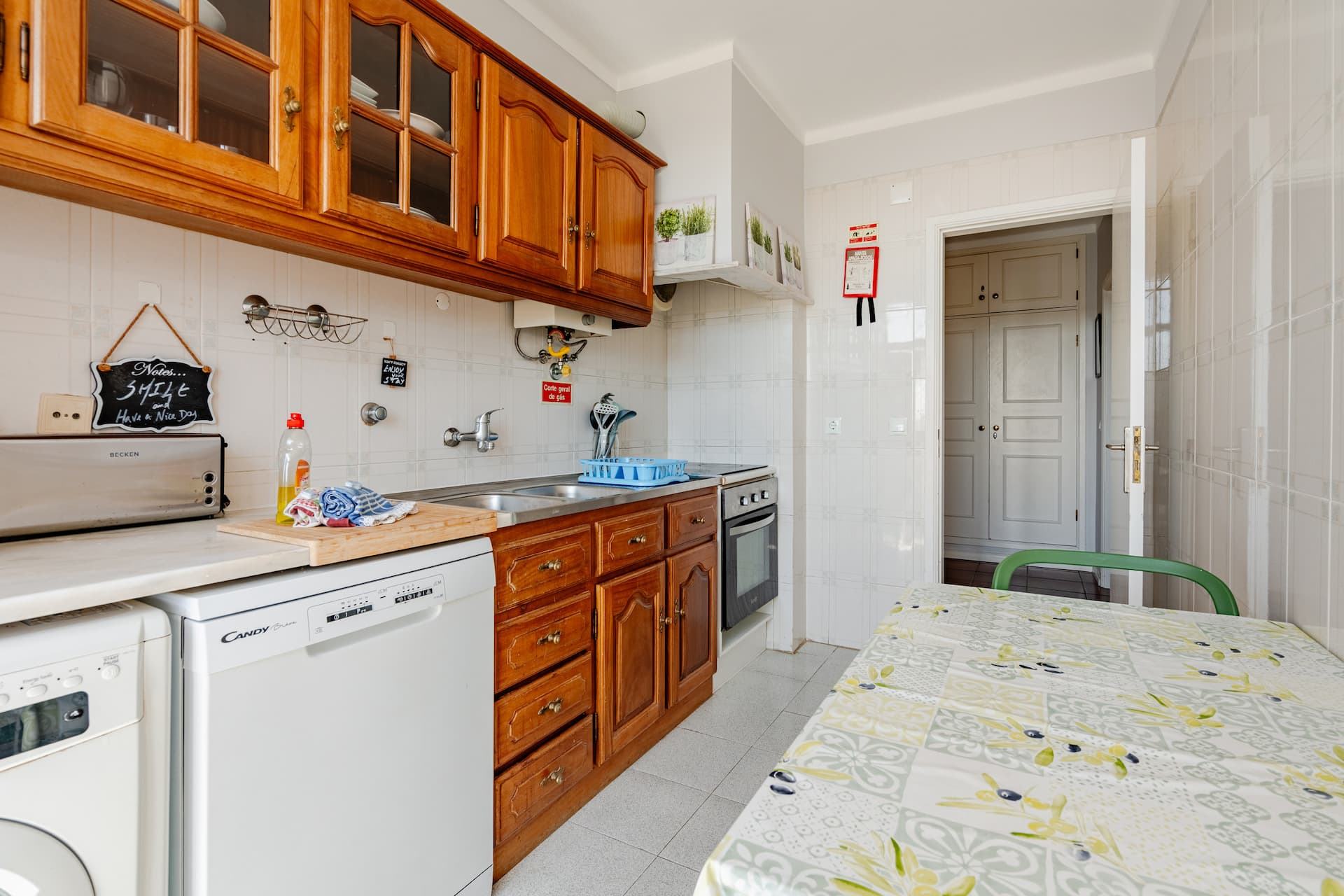 Apartamento Fishermen em Peniche — cozinha equipada