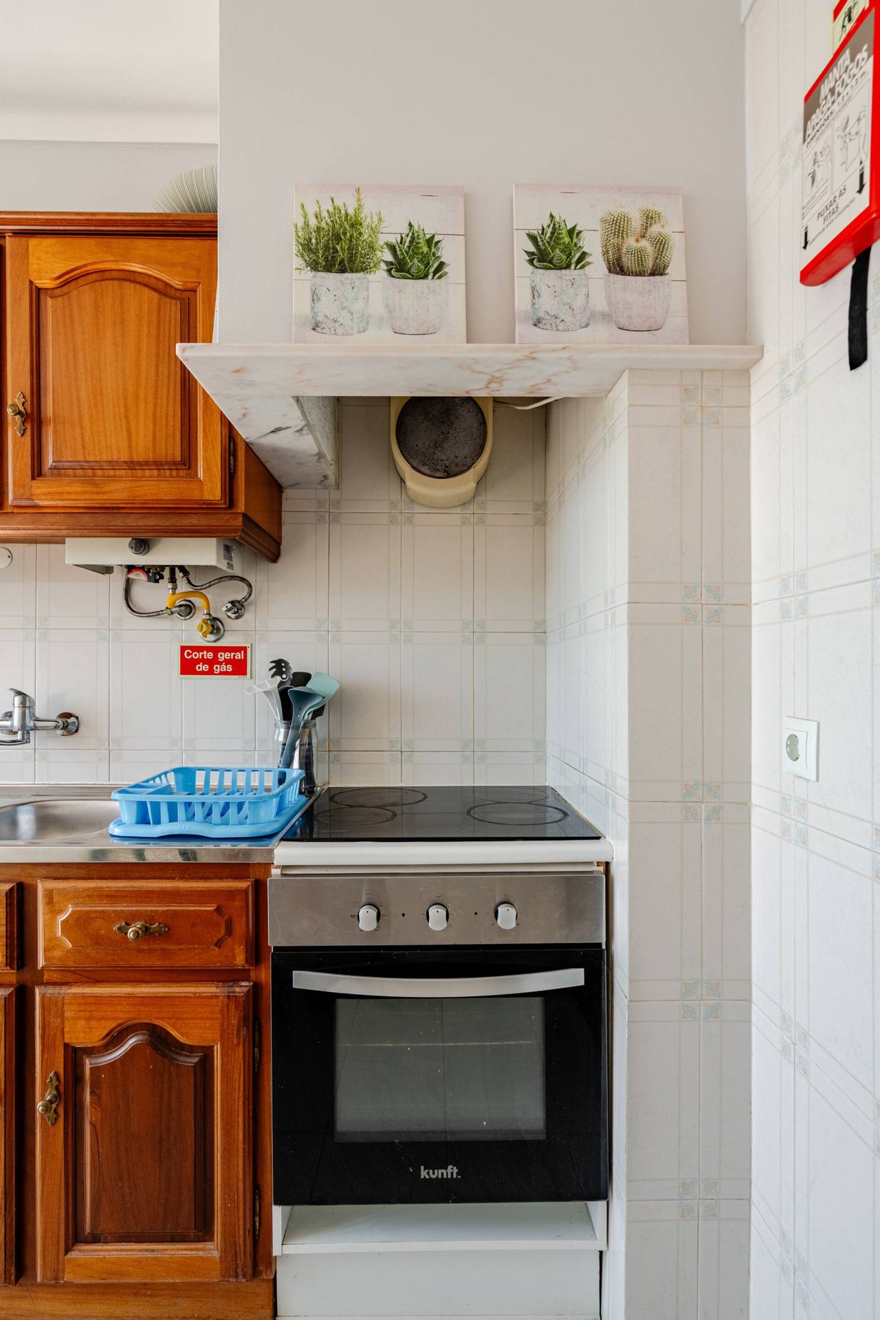Apartamento Fishermen em Peniche — cozinha equipada