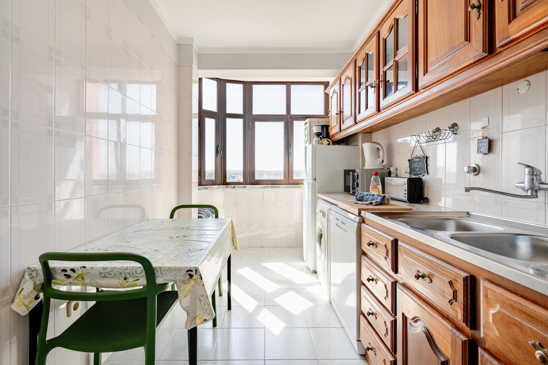 Apartamento Fishermen em Peniche — cozinha equipada