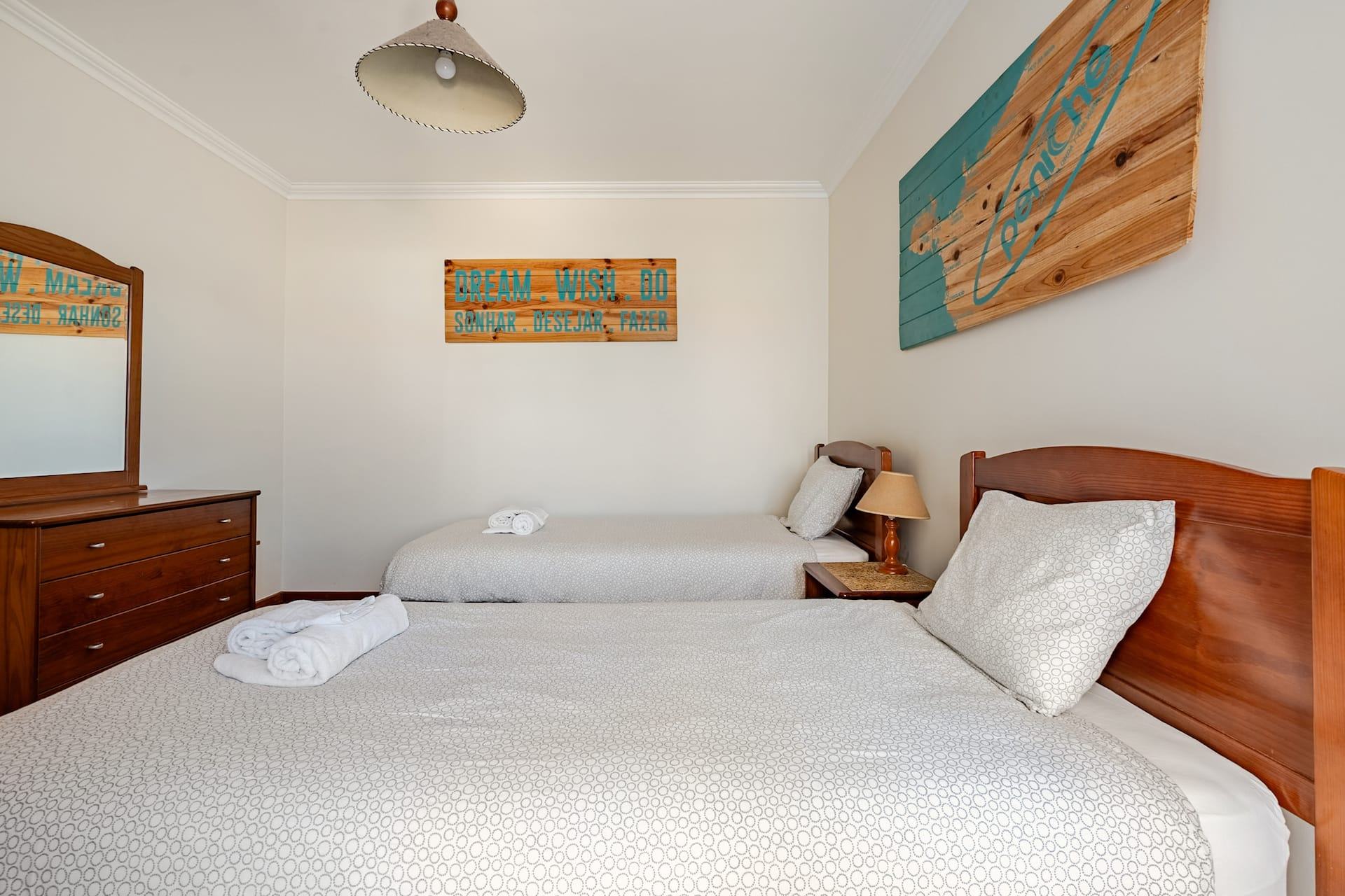 Apartamento SurfPeniche Ocean View em Peniche — quarto com camas individuais